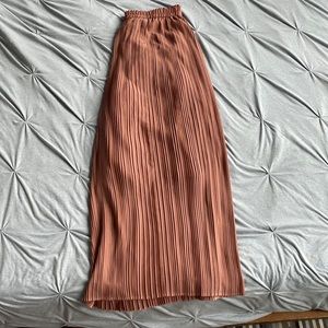 Uniqlo wide leg cropped pleated pant